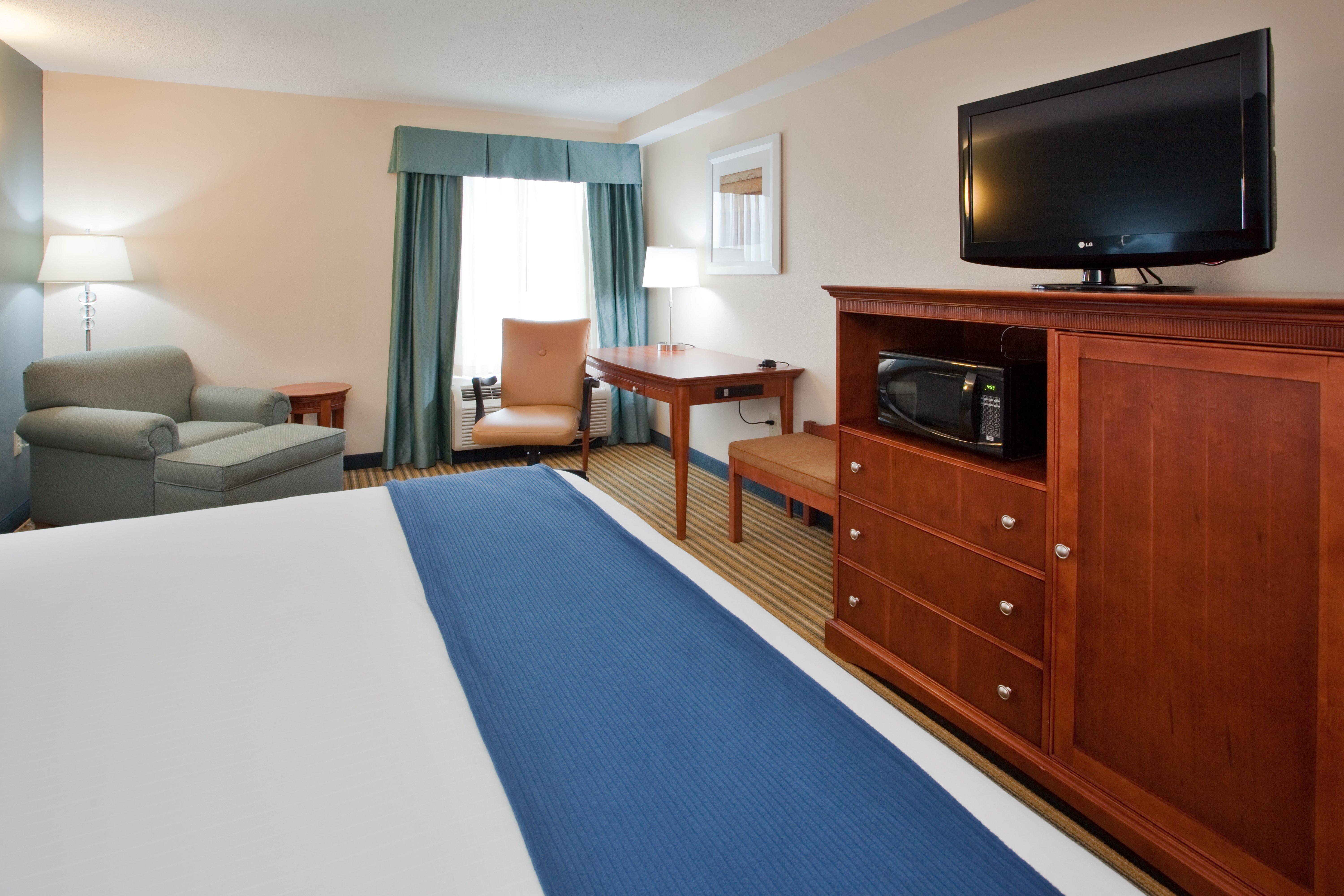 Holiday Inn Express Hotel & Suites Fredericksburg By Ihg Esterno foto