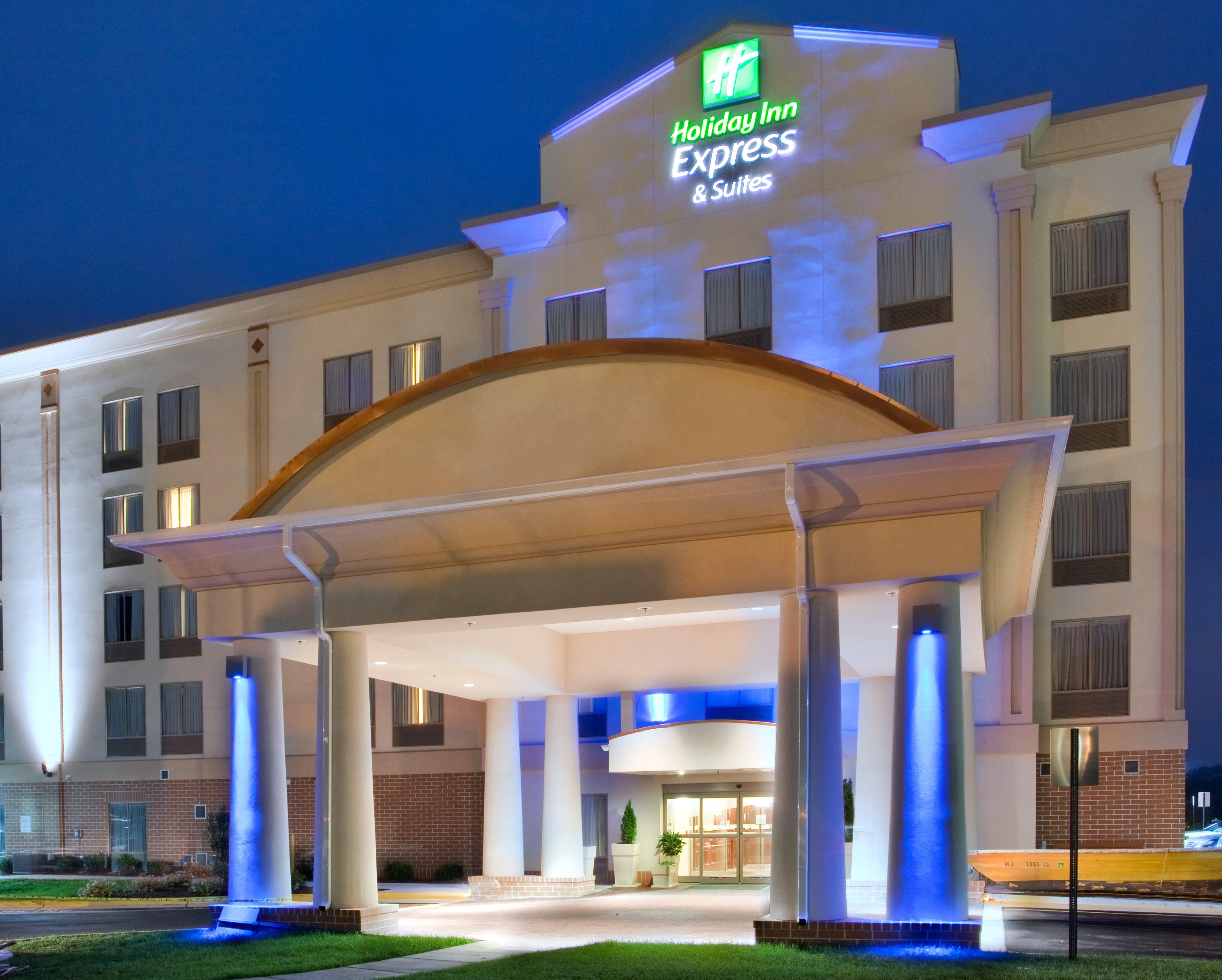 Holiday Inn Express Hotel & Suites Fredericksburg By Ihg Esterno foto