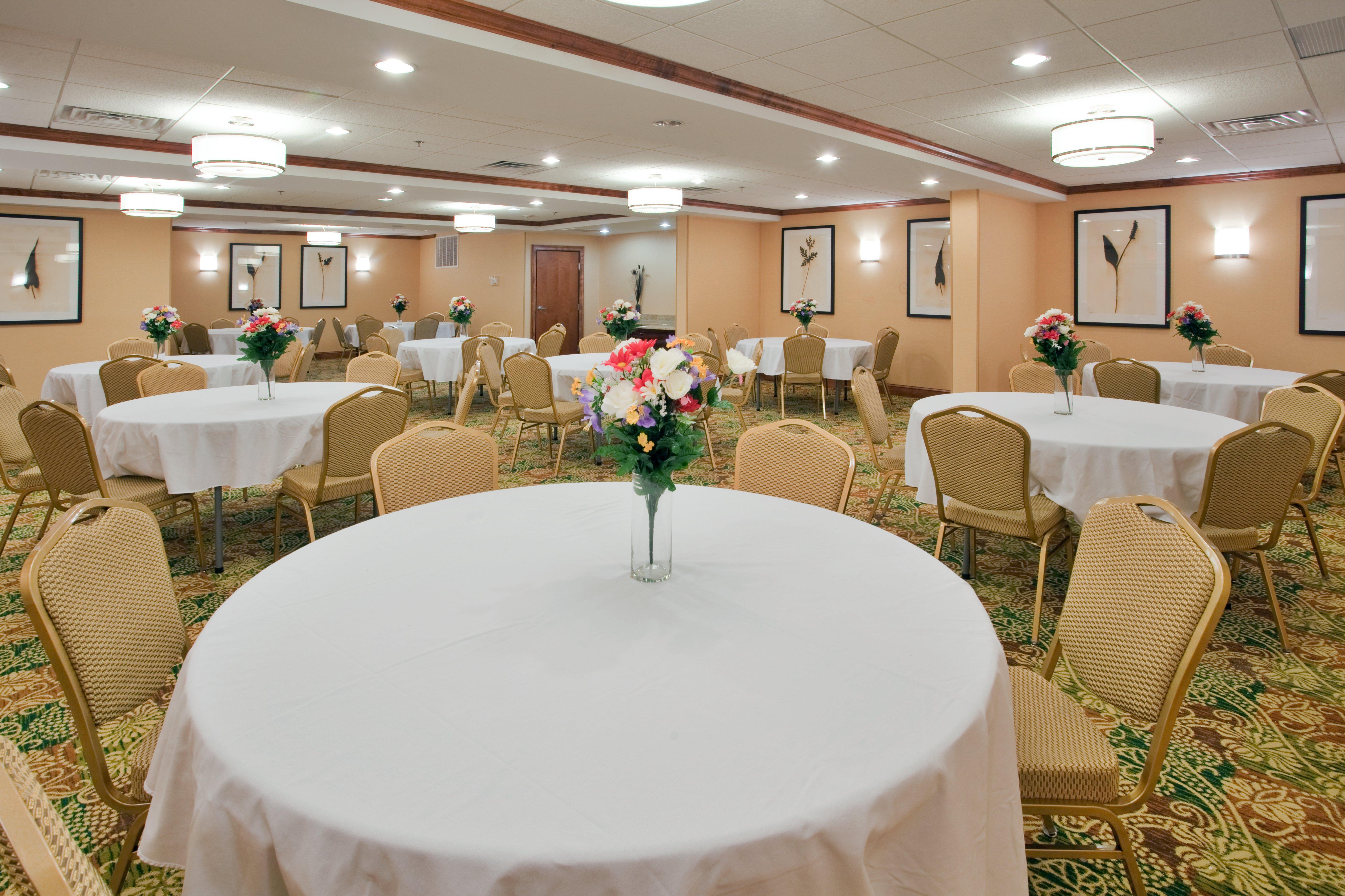 Holiday Inn Express Hotel & Suites Fredericksburg By Ihg Esterno foto