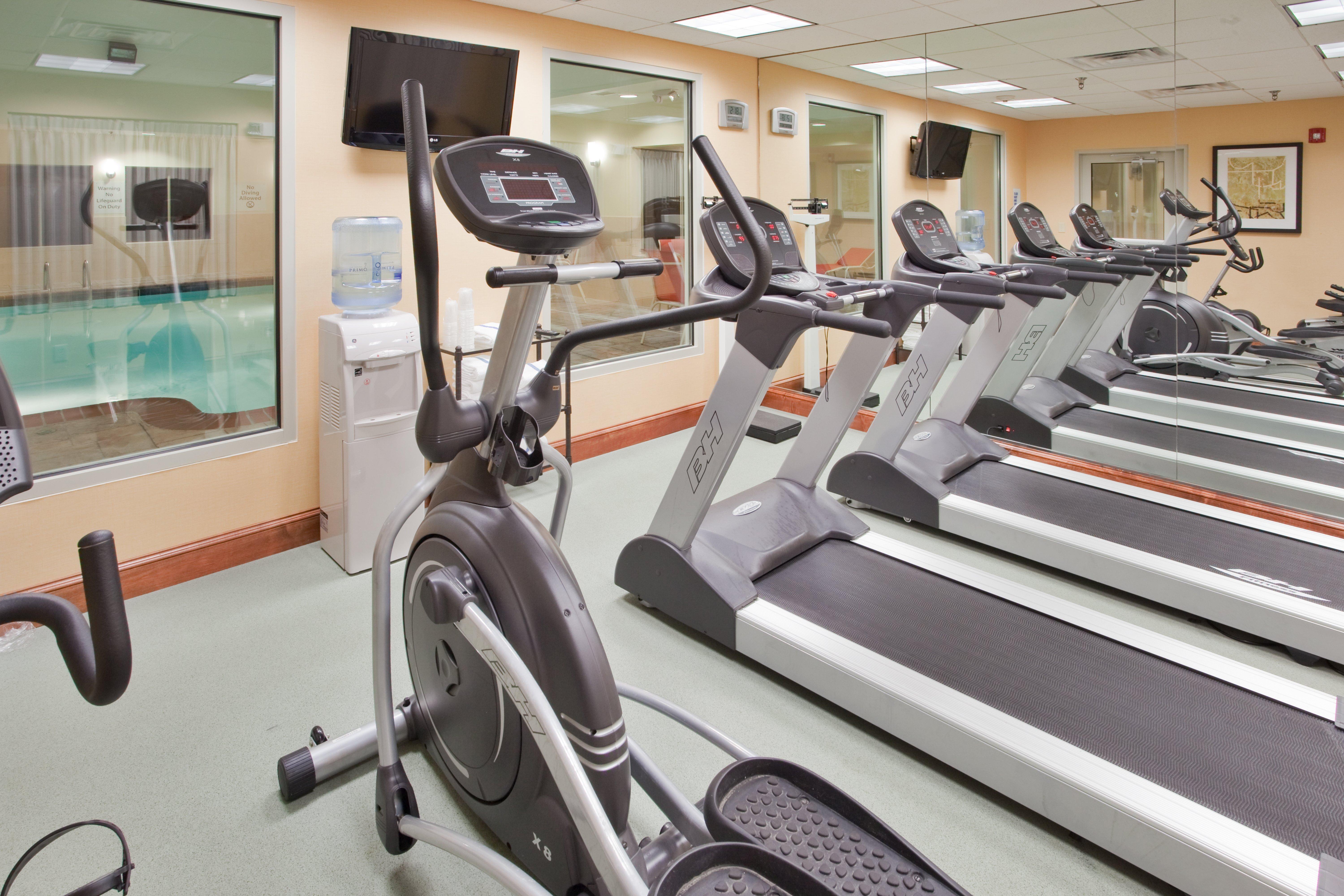 Holiday Inn Express Hotel & Suites Fredericksburg By Ihg Esterno foto