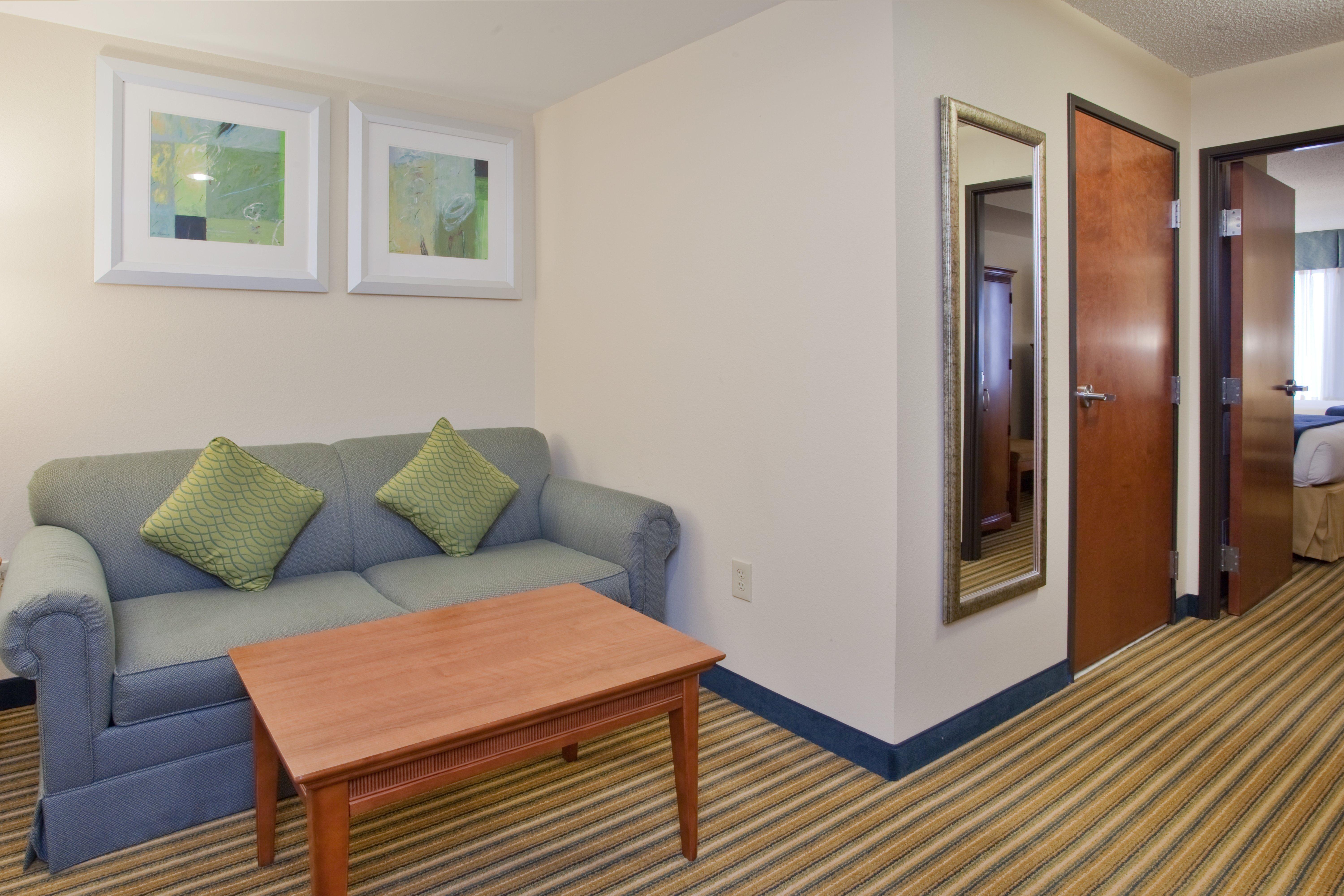 Holiday Inn Express Hotel & Suites Fredericksburg, An Ihg Hotel Esterno foto