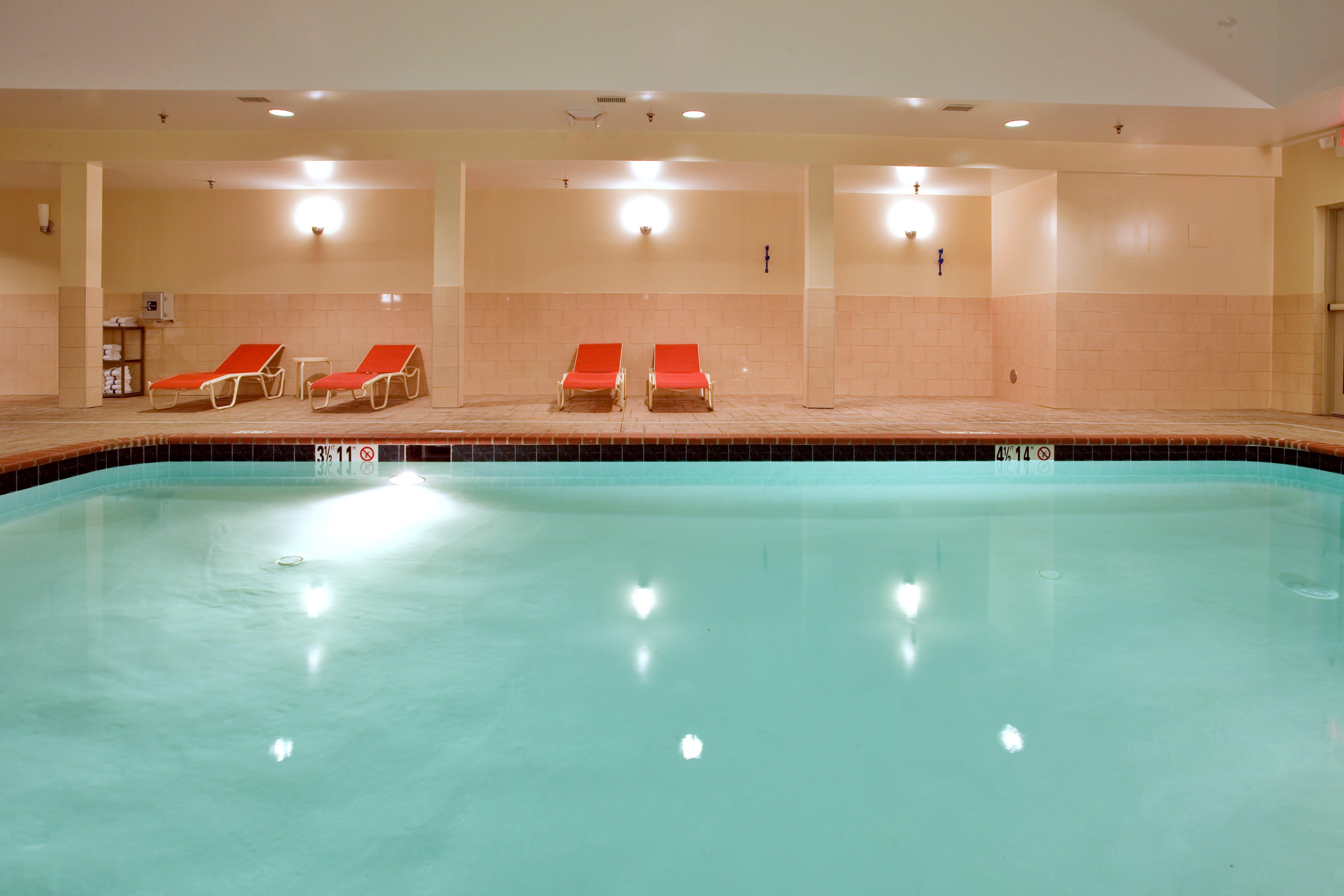 Holiday Inn Express Hotel & Suites Fredericksburg By Ihg Esterno foto