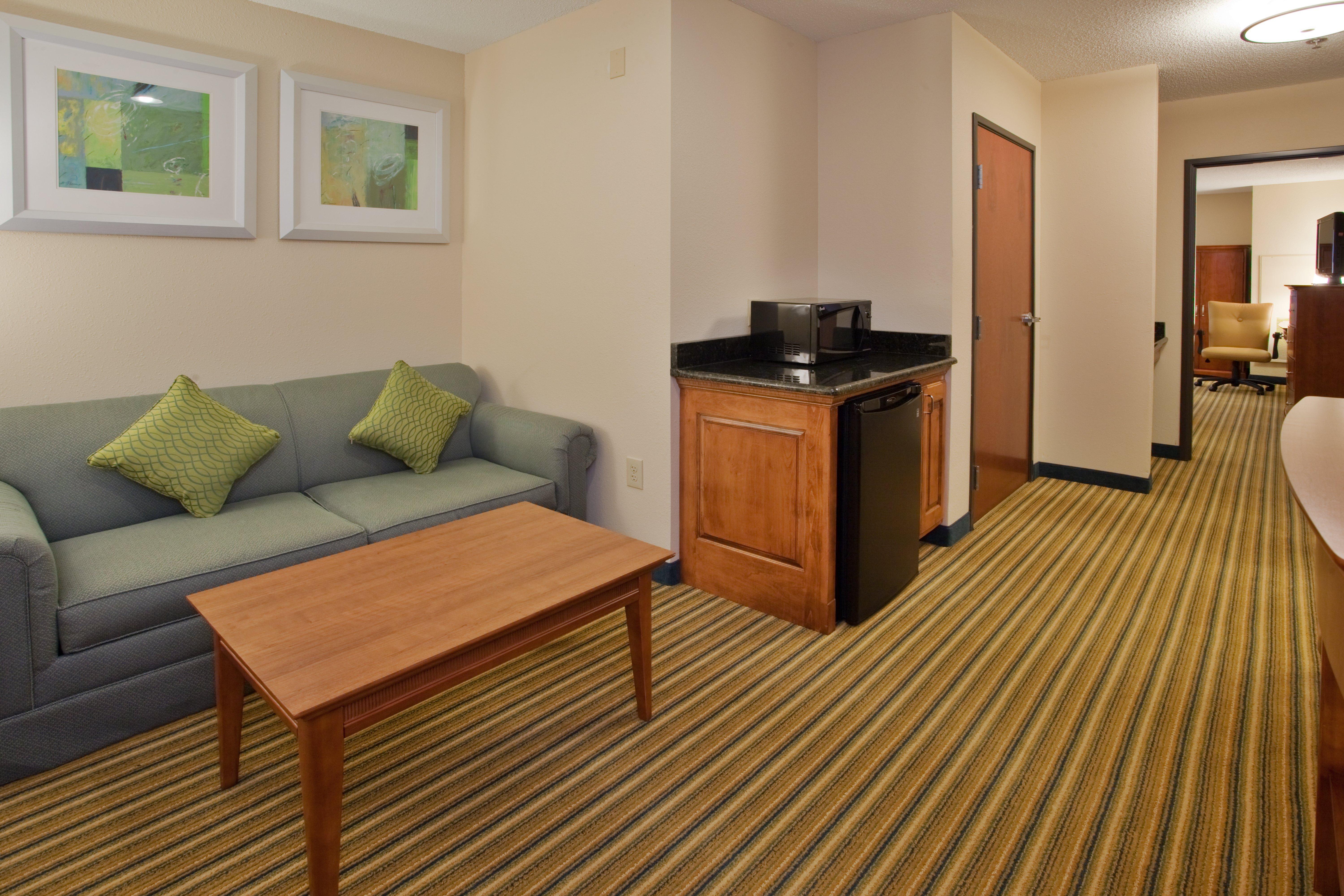 Holiday Inn Express Hotel & Suites Fredericksburg By Ihg Esterno foto