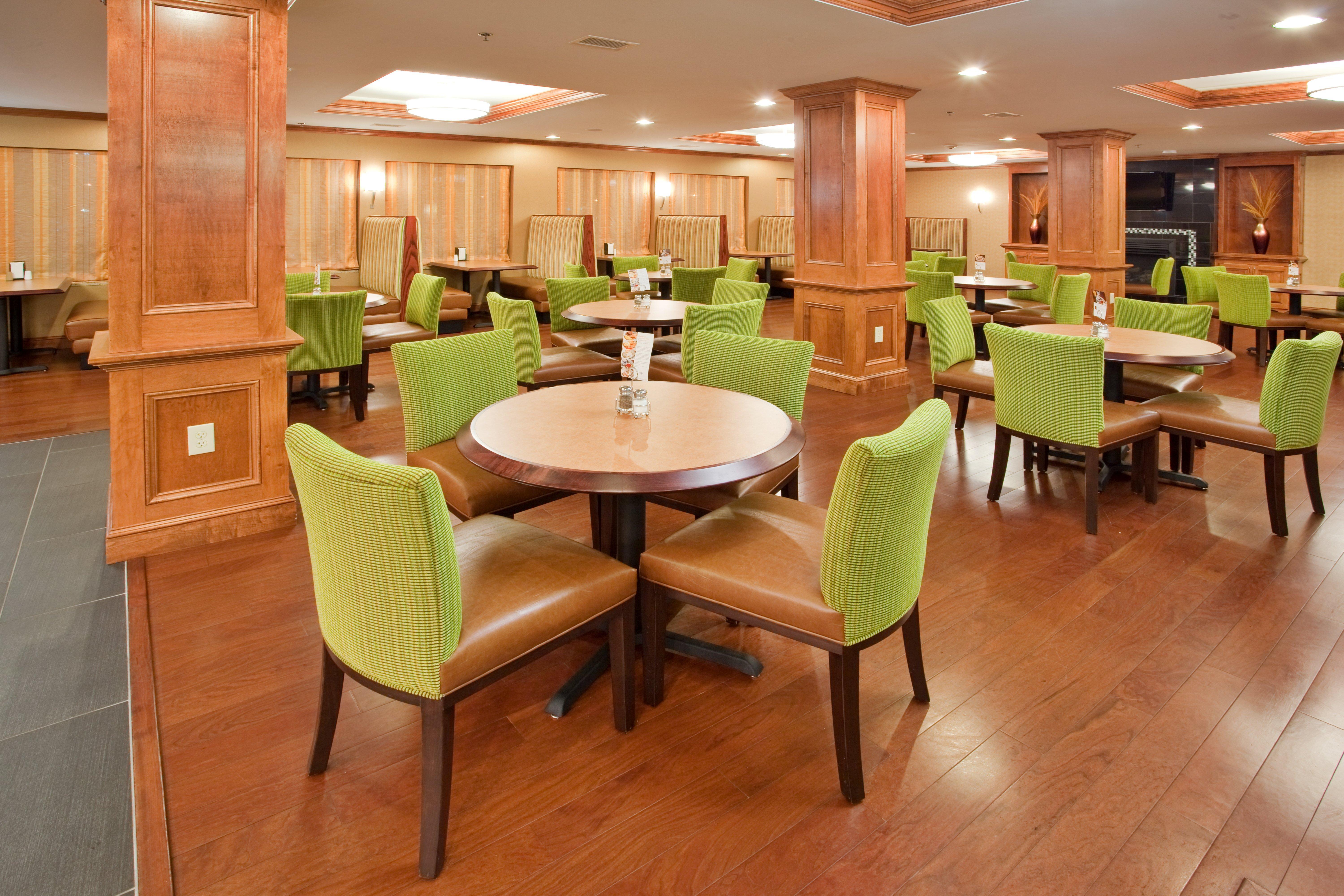 Holiday Inn Express Hotel & Suites Fredericksburg By Ihg Esterno foto