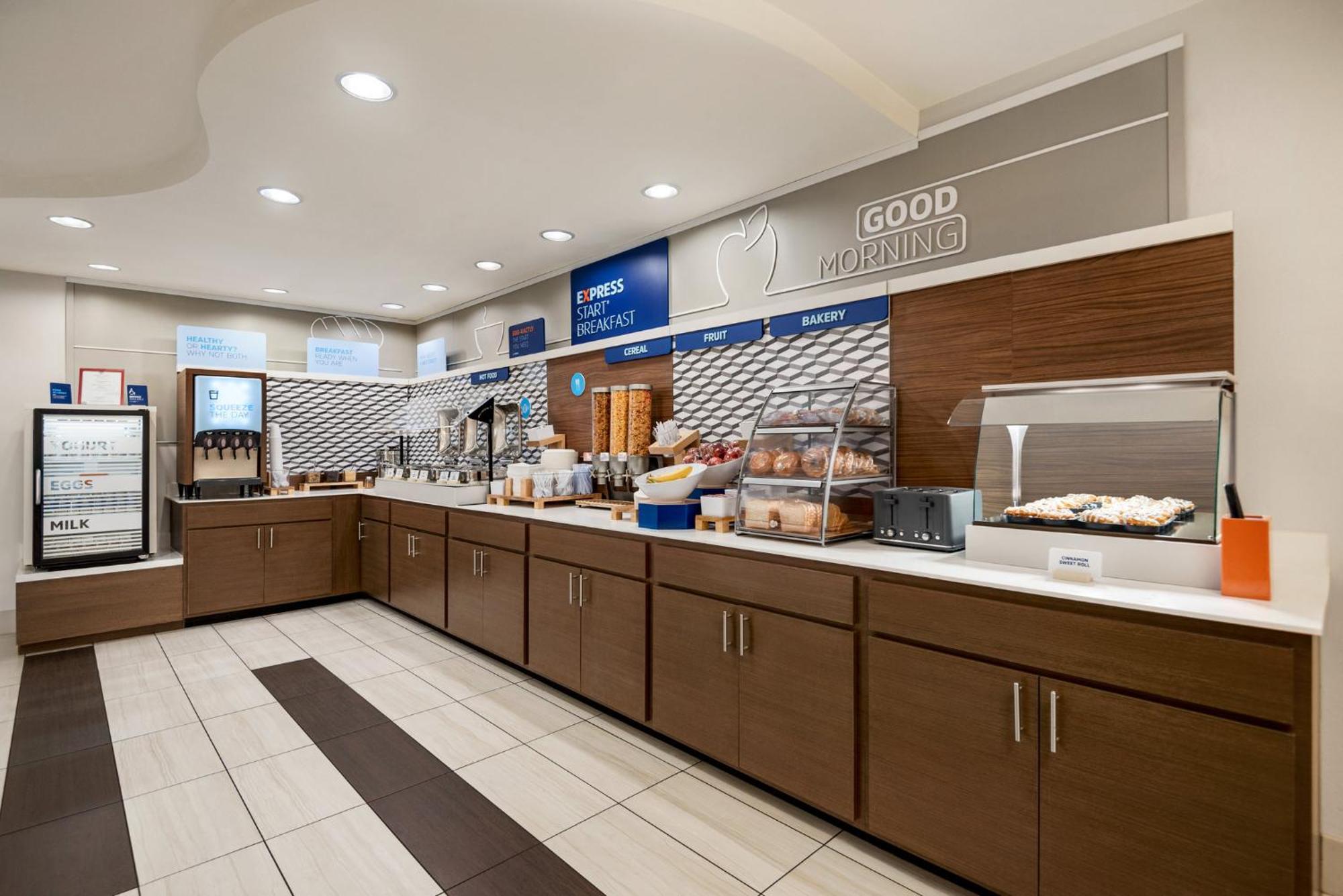 Holiday Inn Express Hotel & Suites Fredericksburg By Ihg Esterno foto