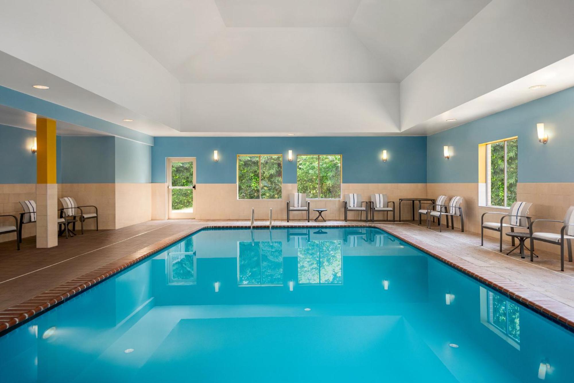 Holiday Inn Express Hotel & Suites Fredericksburg By Ihg Esterno foto