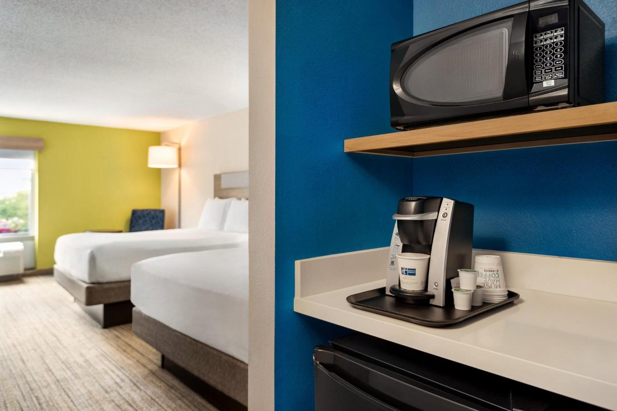 Holiday Inn Express Hotel & Suites Fredericksburg By Ihg Esterno foto