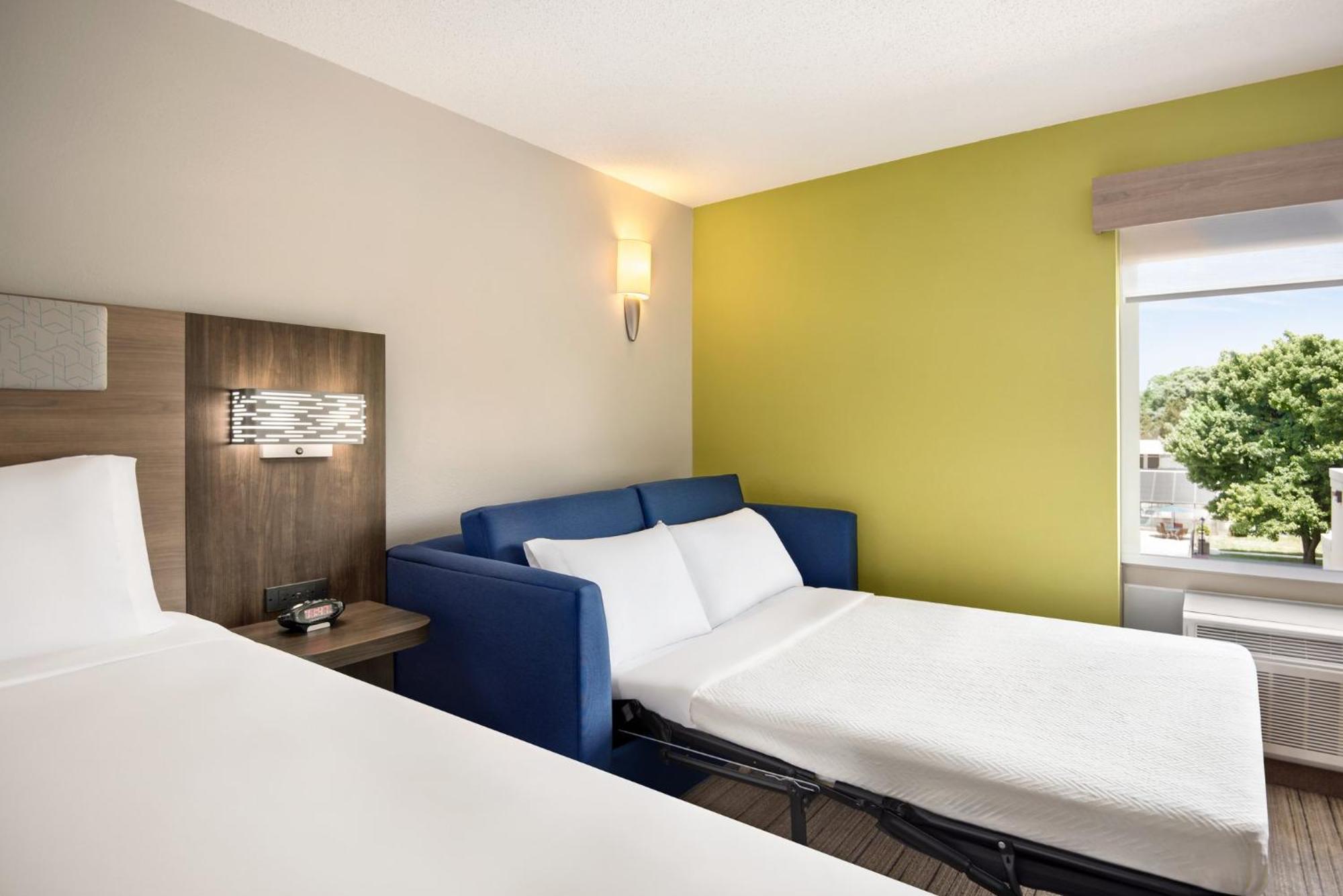 Holiday Inn Express Hotel & Suites Fredericksburg By Ihg Esterno foto