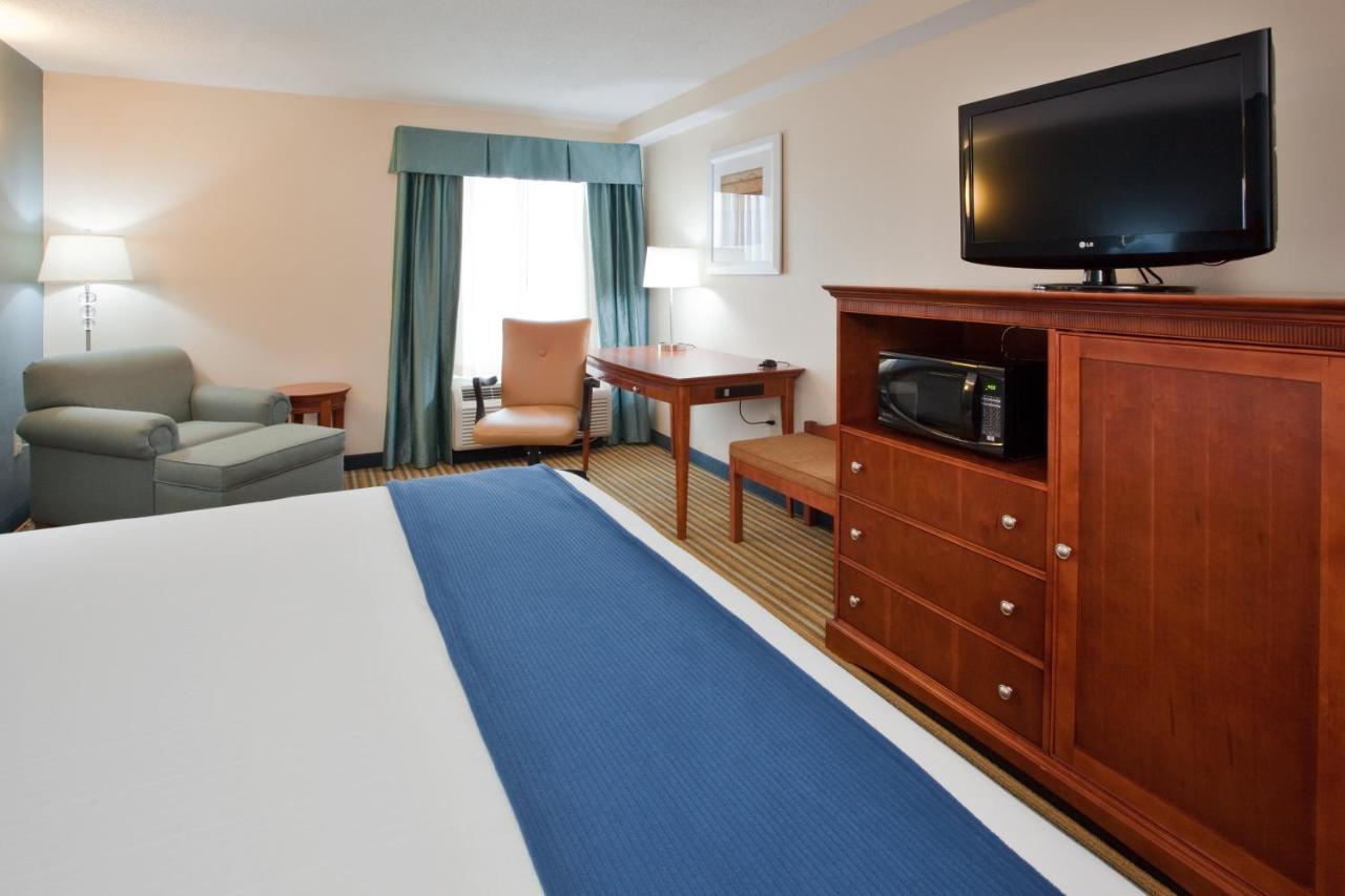 Holiday Inn Express Hotel & Suites Fredericksburg By Ihg Esterno foto